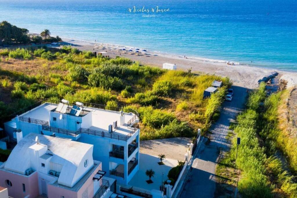 White&Blue Luxury Suites Ялисос Екстериор снимка