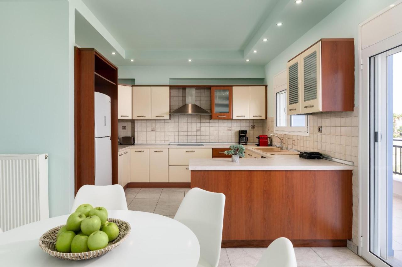 White&Blue Luxury Suites Ялисос Екстериор снимка
