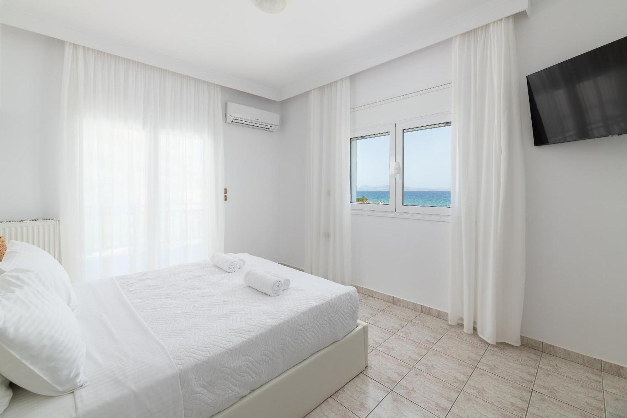 White&Blue Luxury Suites Ялисос Екстериор снимка