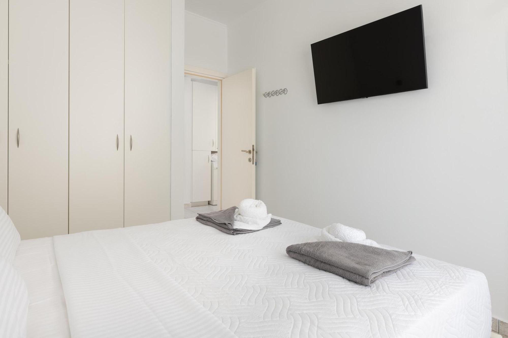 White&Blue Luxury Suites Ялисос Екстериор снимка