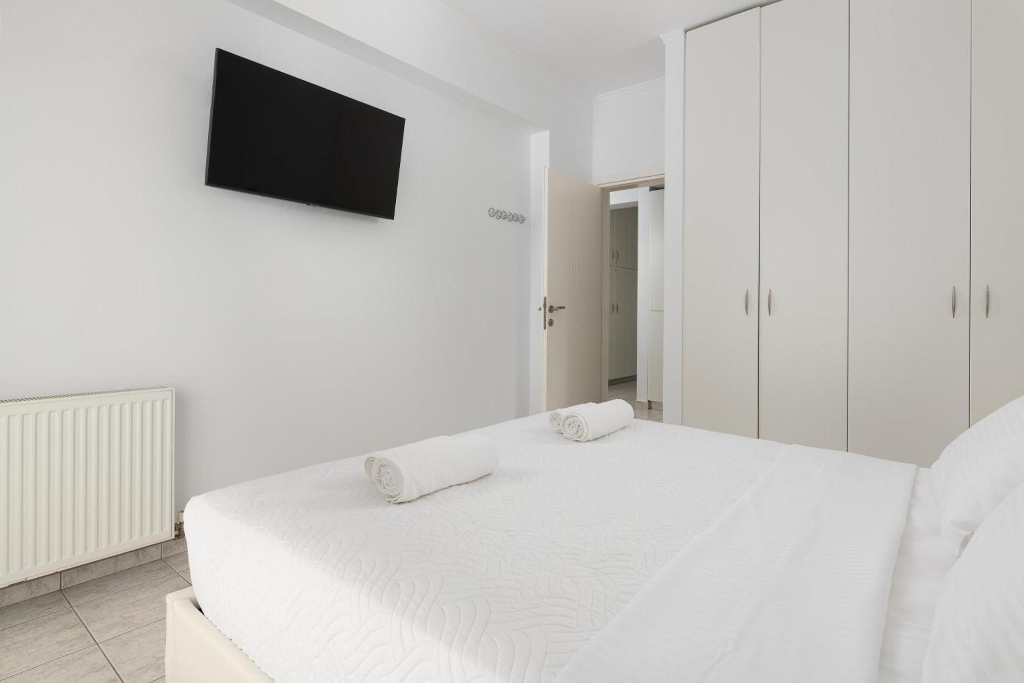 White&Blue Luxury Suites Ялисос Екстериор снимка