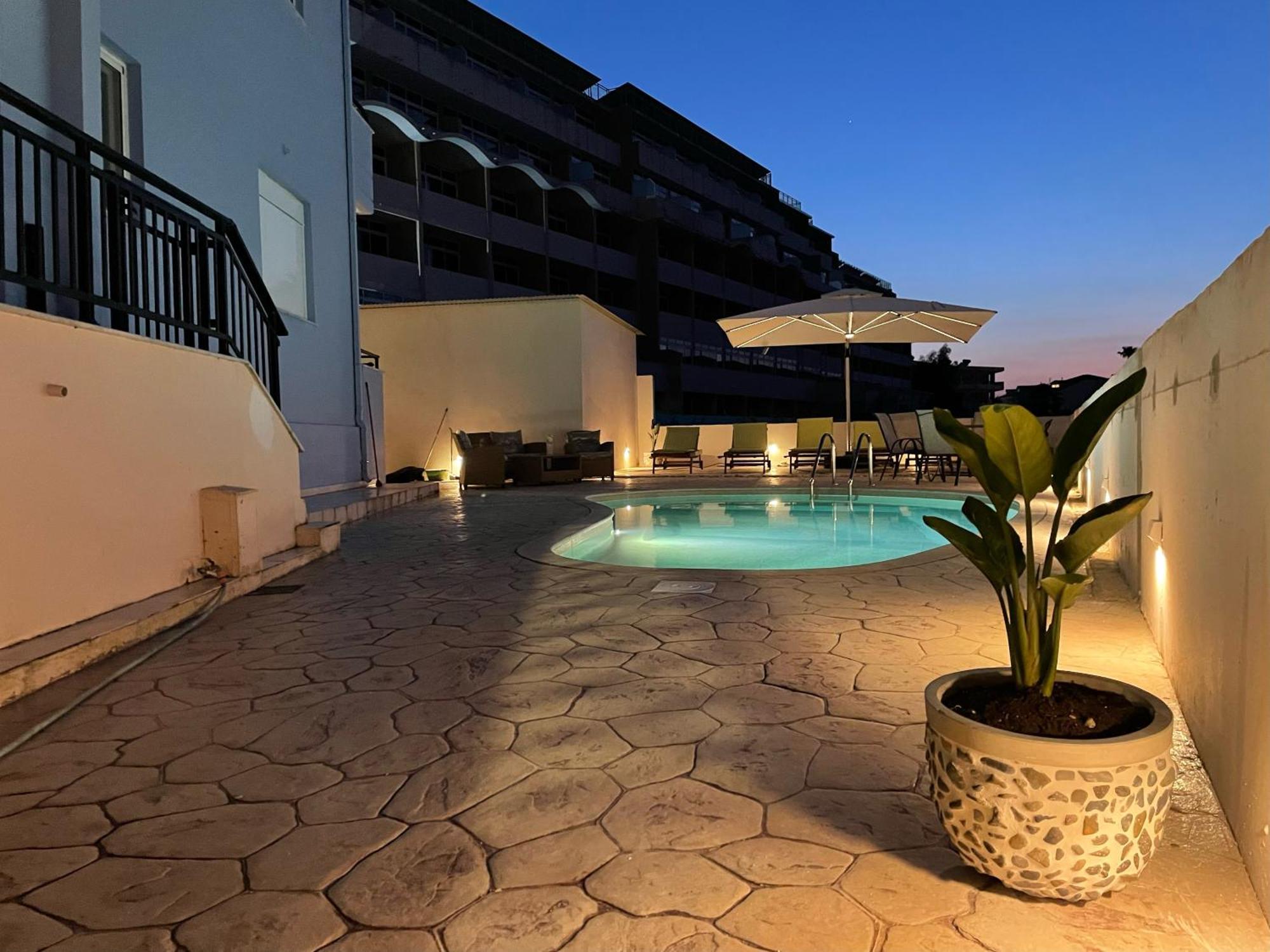 White&Blue Luxury Suites Ялисос Екстериор снимка