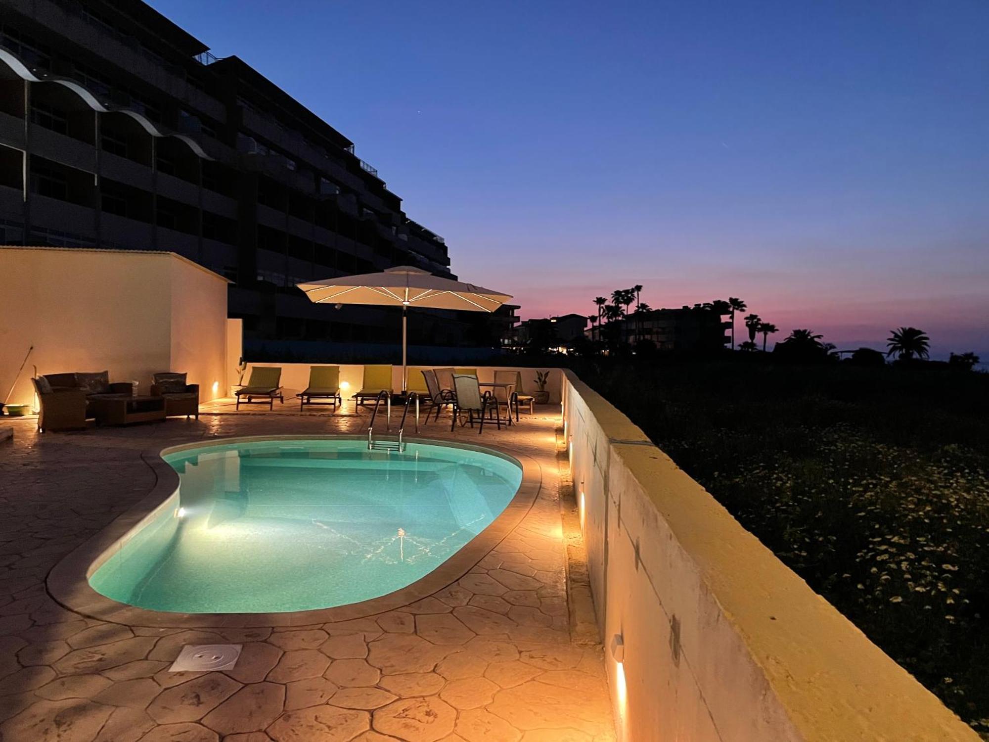 White&Blue Luxury Suites Ялисос Екстериор снимка