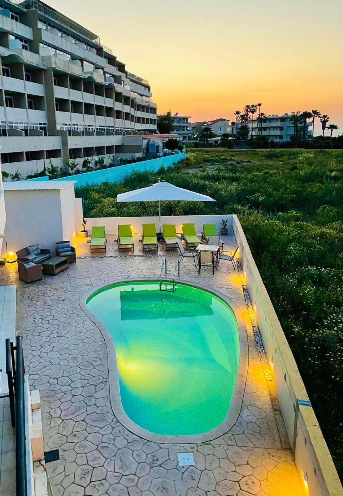 White&Blue Luxury Suites Ялисос Екстериор снимка